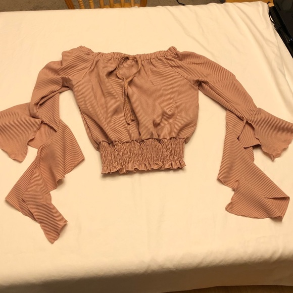 Stripped salmon top with flowing sleeves. - Picture 2 of 7